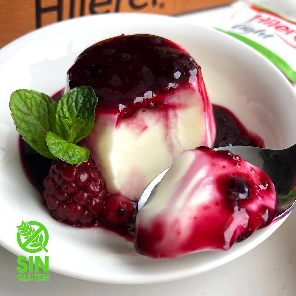 panna cotta con salsa de frutos rojos