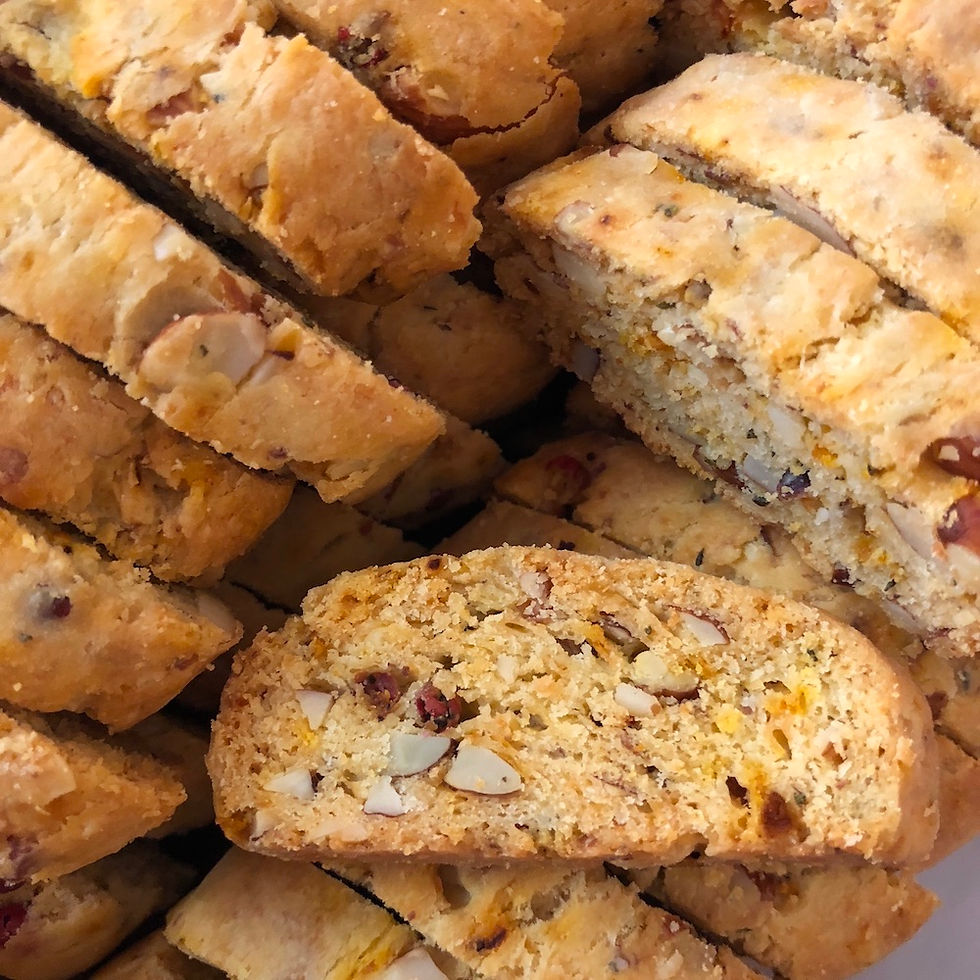 biscotti de almendras, queso y pimienta rosa