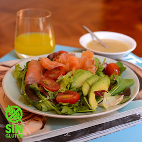 Ensalada de Salmón Ahumado y Palta con Vinagreta Alimonada