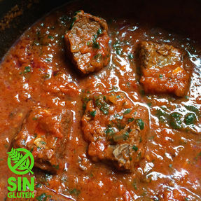 Salsa de Tomate con Carne Estofada y Hongos de Pino