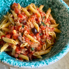 Pasta a la Crudaiola con Atún
