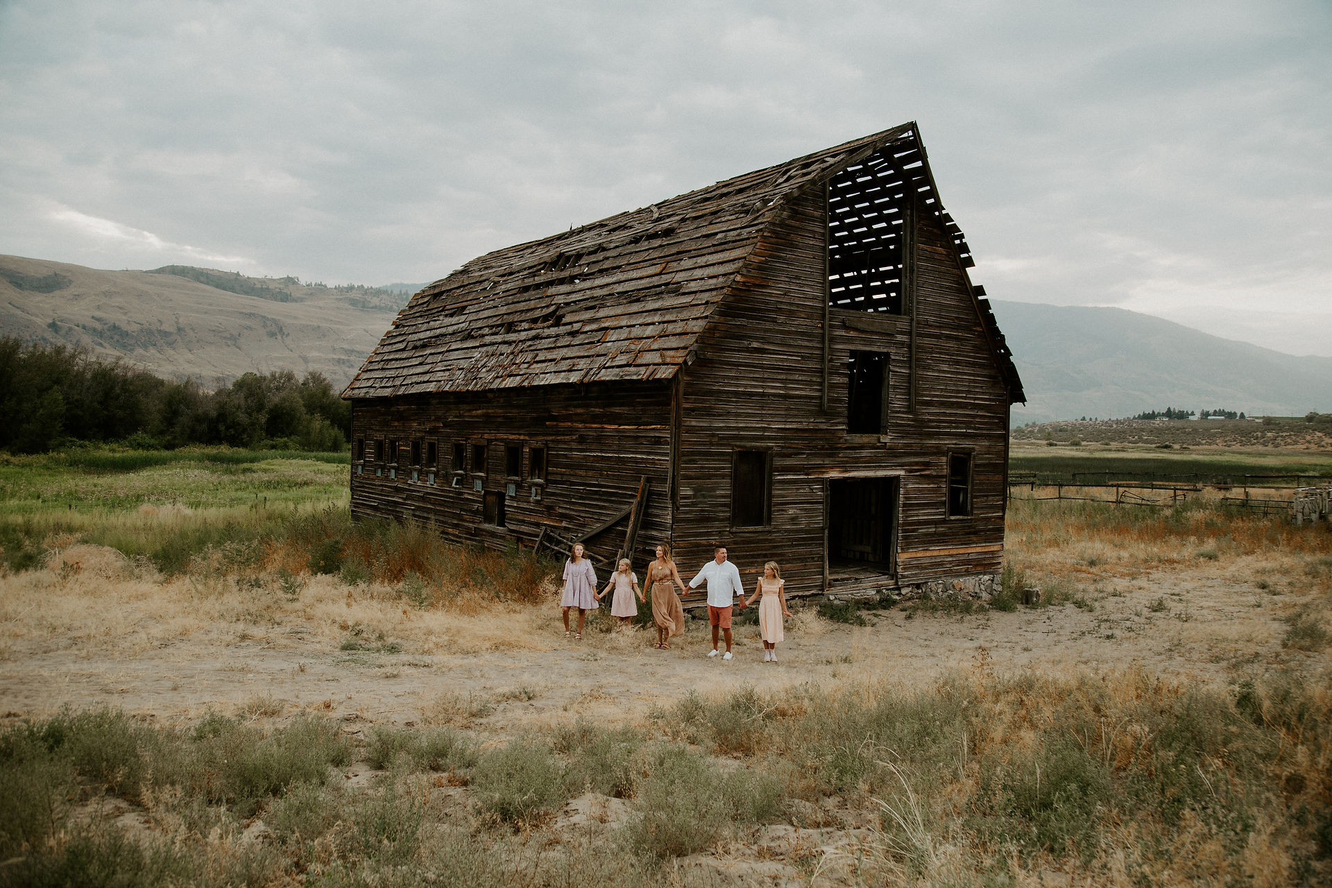 Okanagan Family Photographer, editorial family photography in the Okanagan