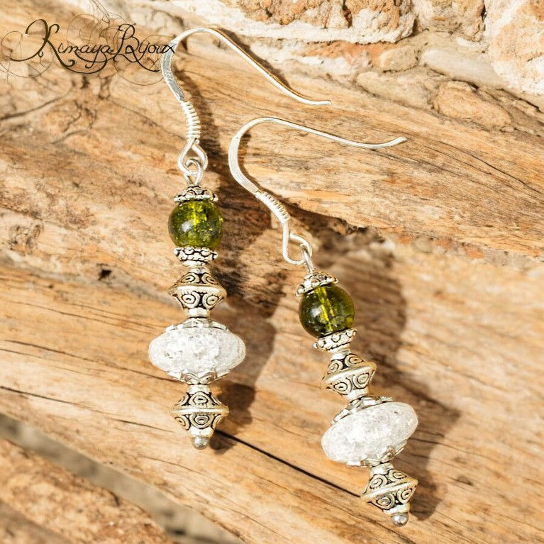 Boucles d'oreilles artisanales Péridot et Cristal de roche craquelé crochets arg