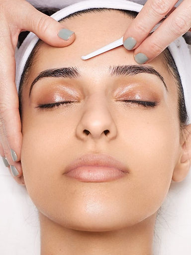 Dermaplaning_edited.jpg