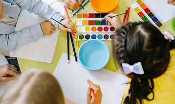 Oficinas e aulas de arte e pintura para crianças Arte Acalma