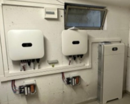 Batteriespeicher mit zwei Wechselrichter
