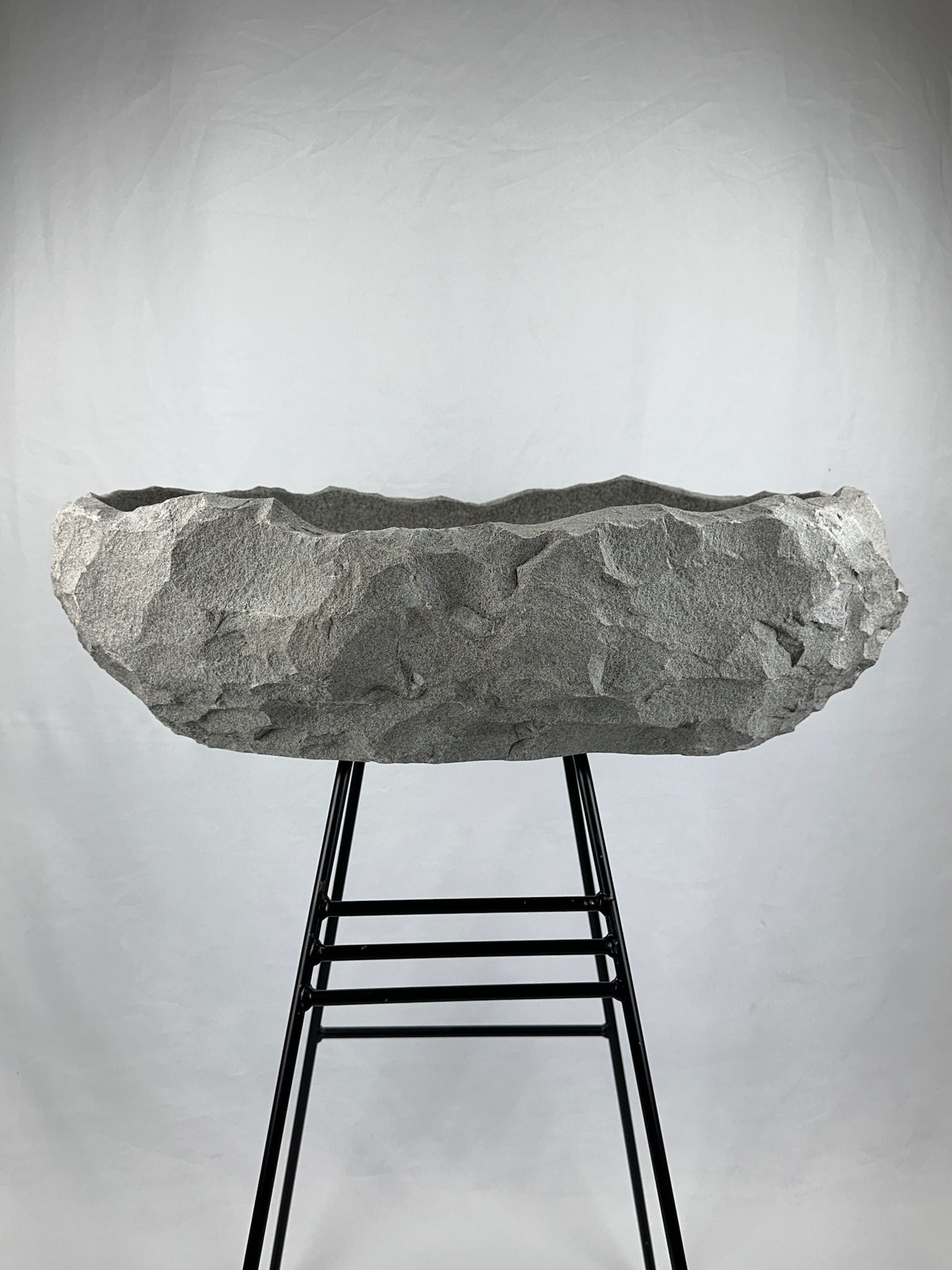 Cuba Esculpida Basalto Bruto