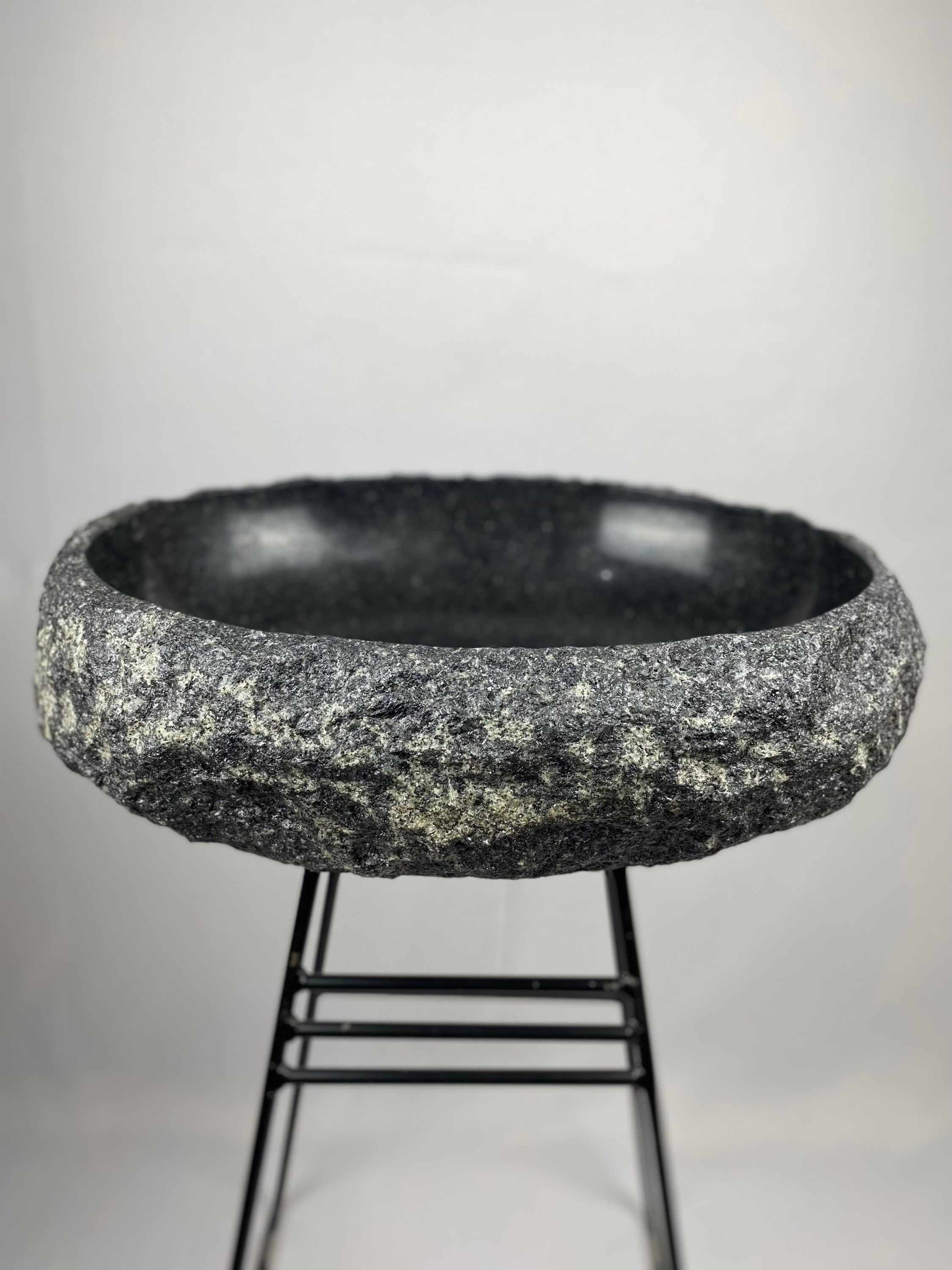 Cuba Esculpida Granito Preto São Gabriel