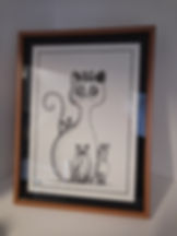 Dessin fait main représentant une famille de chats, encadré