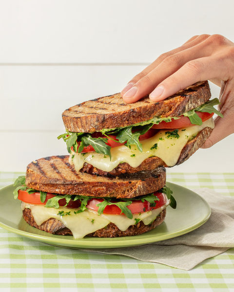 Tillamook_Cheese_Slice_Farm_Whole Milk Mozzarella_Caprese Grilled Cheese Sandwich_Hand_LES