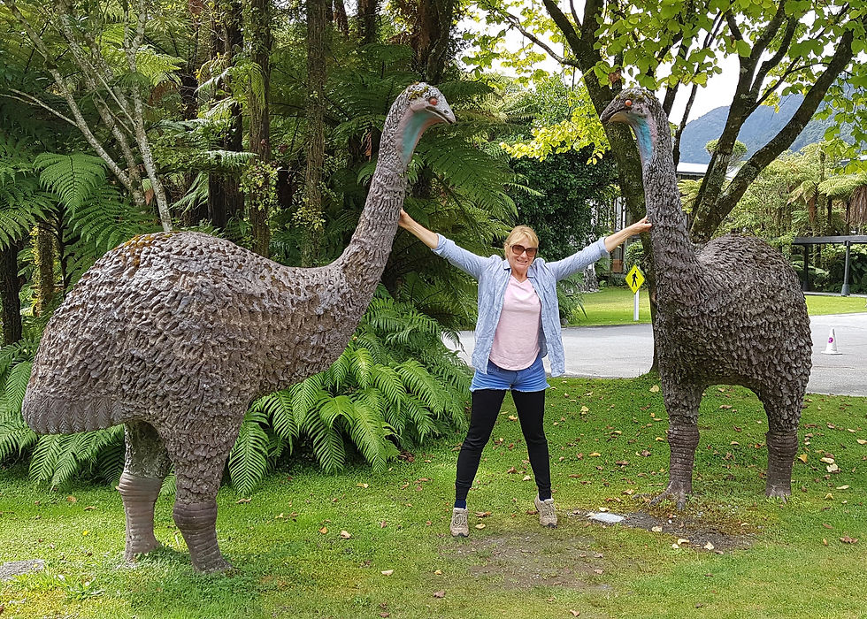 Monique met twee nieuwe vriendjes
