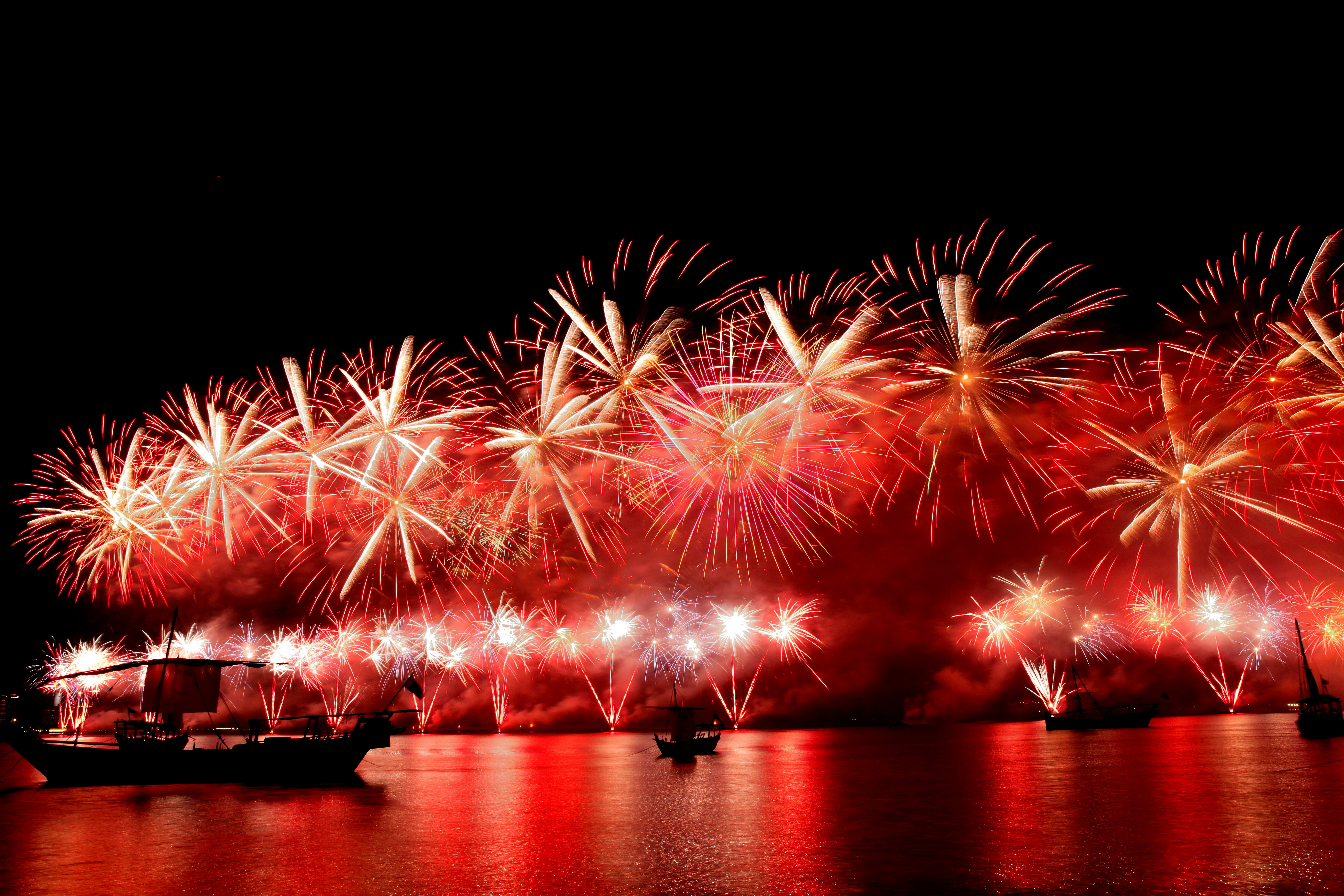 Qatar_National_Day_2017_Musical_Fireworks,_Doha.jpg.jpeg