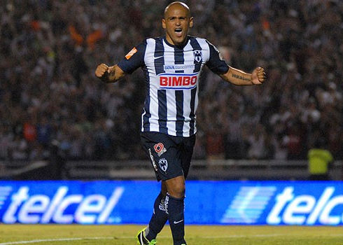 Humberto Suazo ya es mexicano