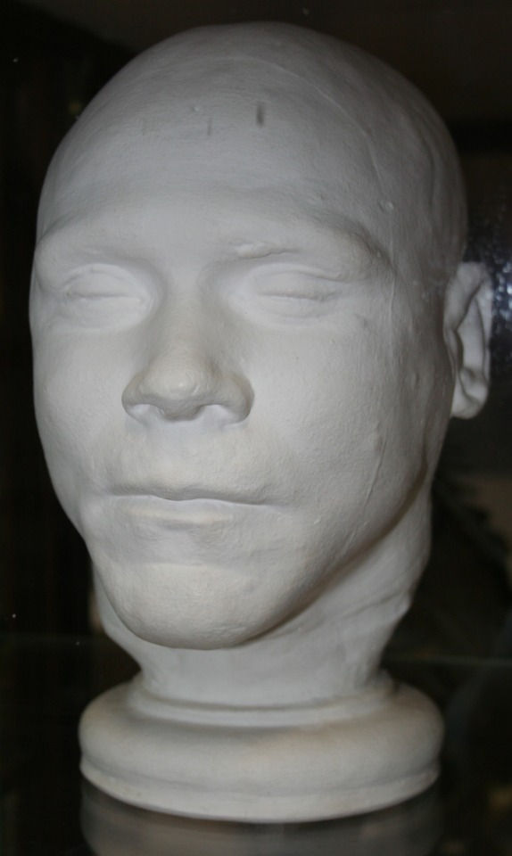 curiosity crime and cocktail time, death masks, Burke and Hare