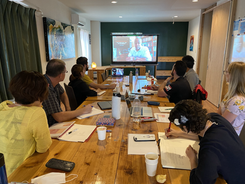 DA·VINCI faculty attending an onsite professional-development session by video conference in 2020