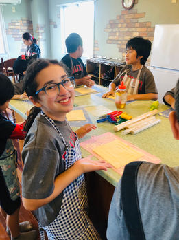 DA·VINCI junior high student during a classroom cooking activity