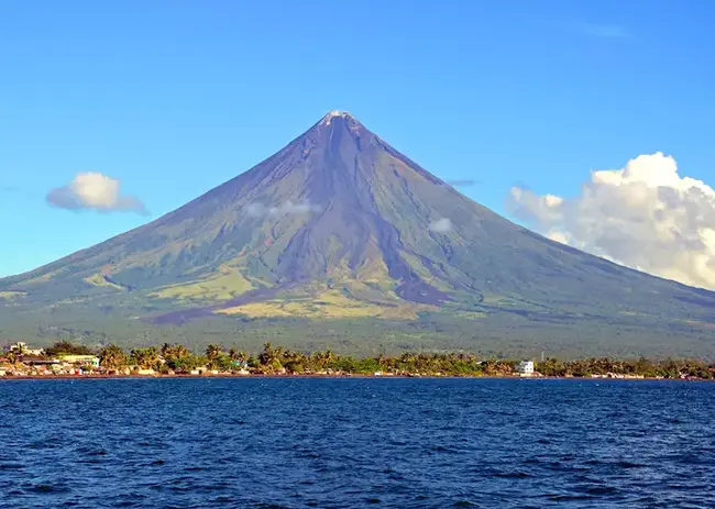 532821-mount-mayon-philippines.webp