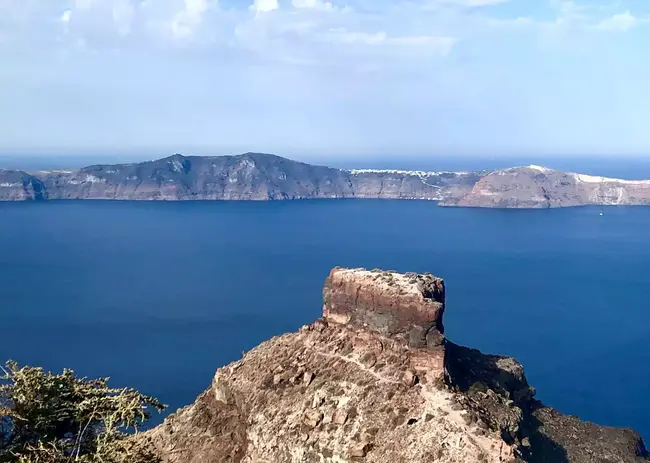 8001621-view-of-skaros-rock-from-imerovigli-santorini.webp