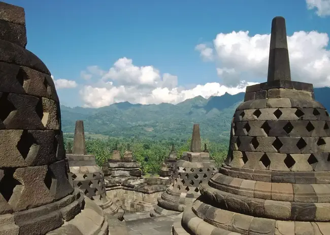 300319-borobudur-yogyakarta-indonesia.webp