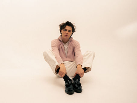 Luke Noa wurde auf seiner neuen Single das Lächeln gestohlen