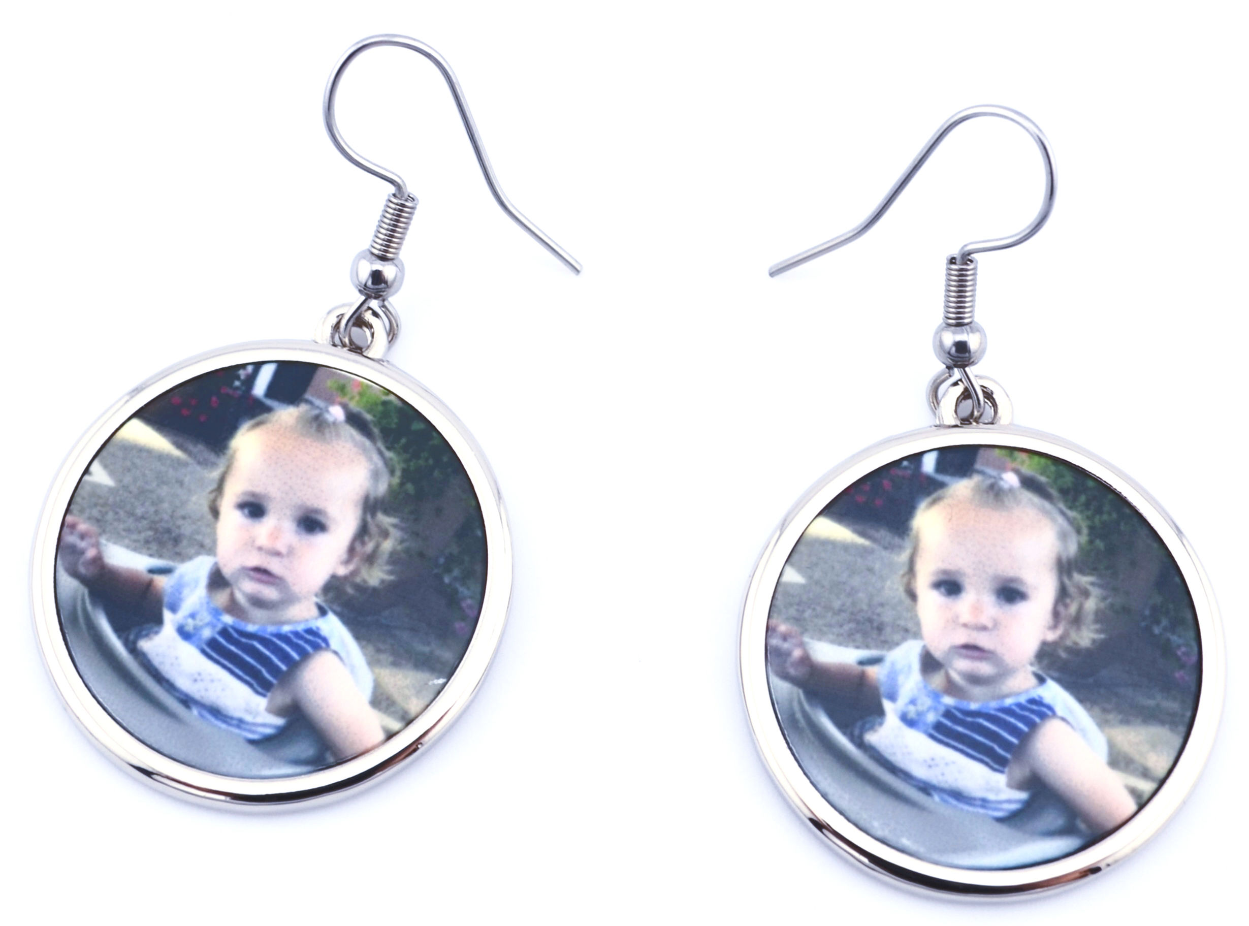 Round earrings front