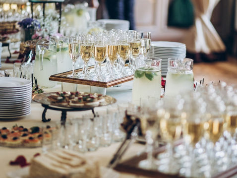 Setting the Perfect Mood with Audio During Your Cocktail Hour