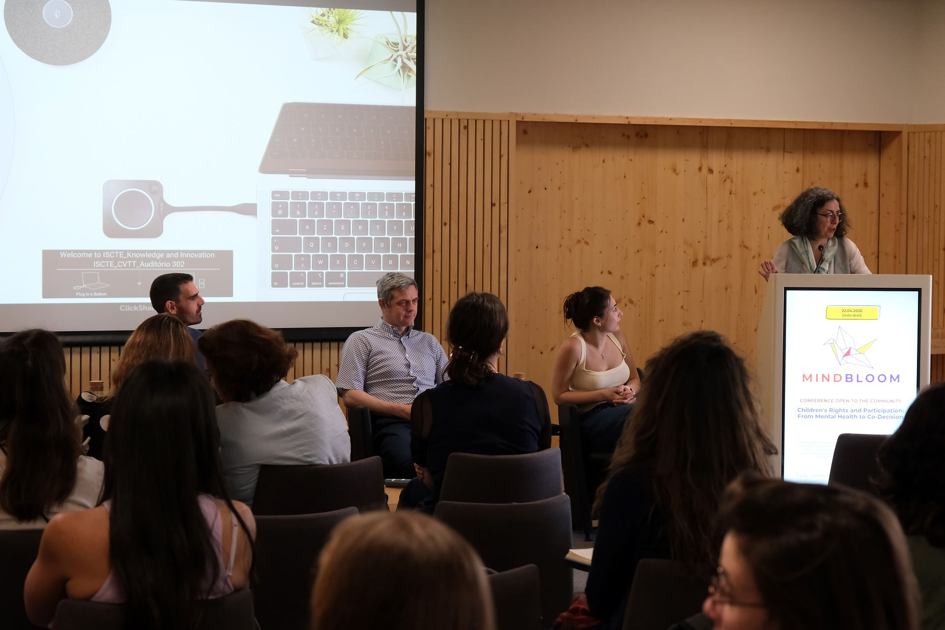 First roundtable  (photo by Telmo Amaro)