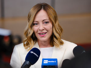 Estudo internacional analisa como direitos das mulheres são instrumentalizados por Giorgia Meloni como estratégia política