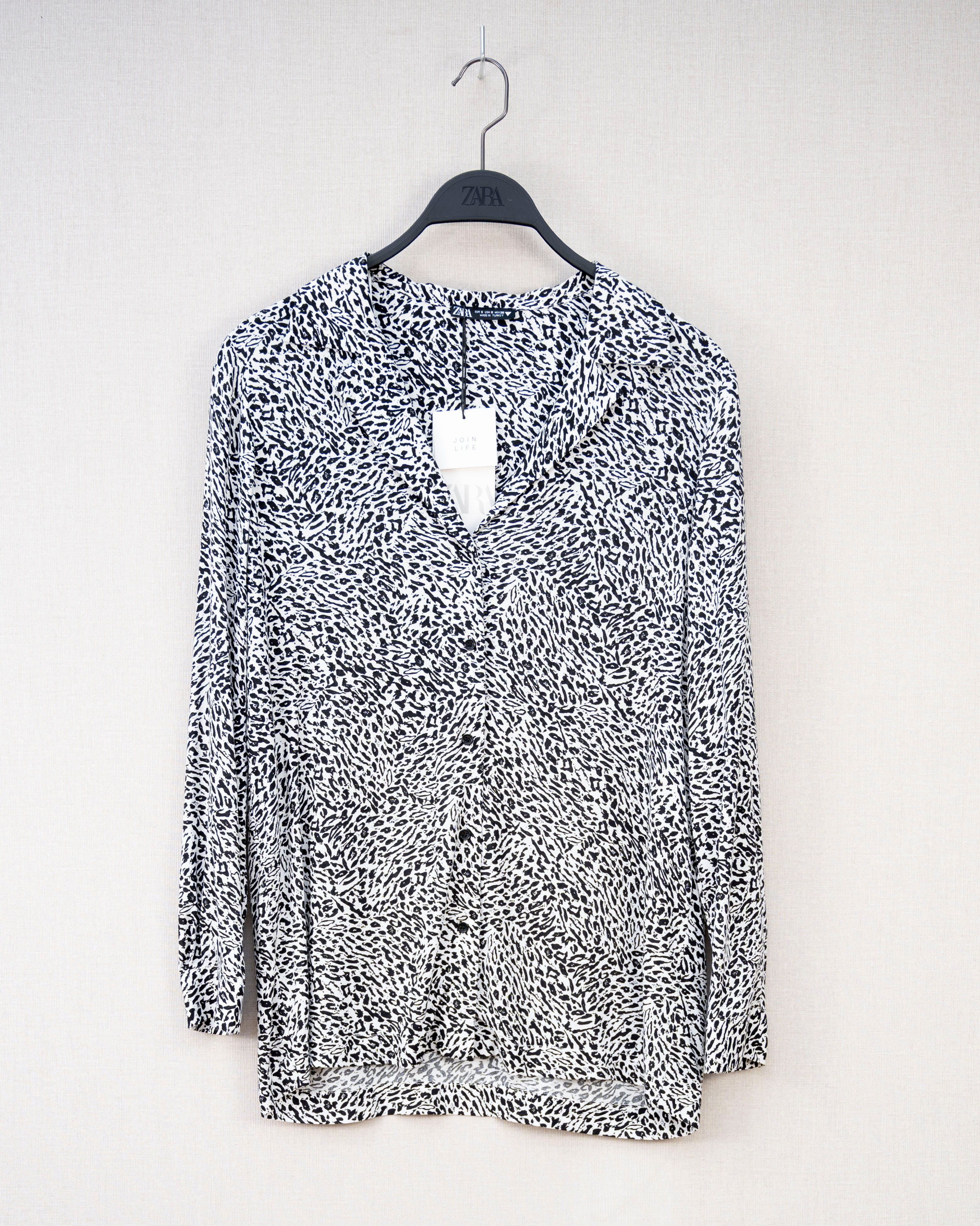 BLACK AND WHITE LEOPARD LONG-SLEEVE BLOUSE
