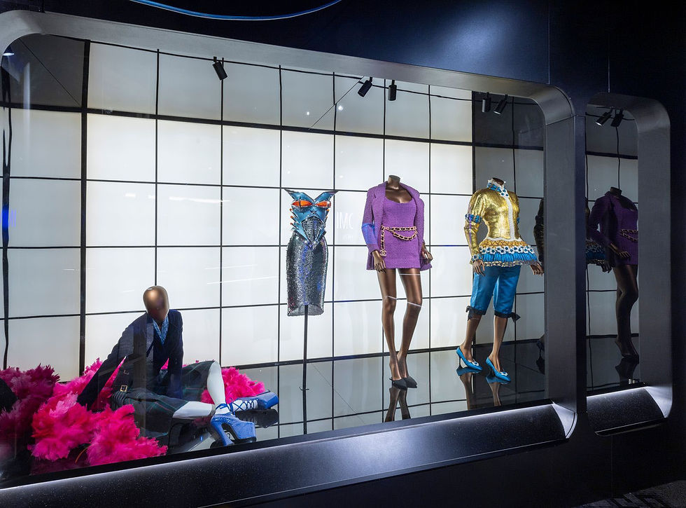 Naomi in Fashion Exhibition