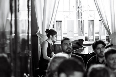 Klavierspielerin im Standesamt Schlosshotel Kommende Ramersdorf