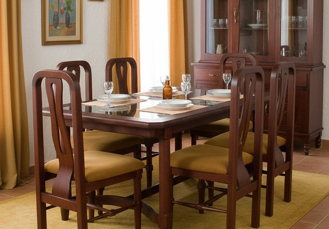 Mesa Noruega 6-1 con Sillas Sicilia P1 Nogal Claro con Aparador y Vitrina P56 - IA - 1.jpg