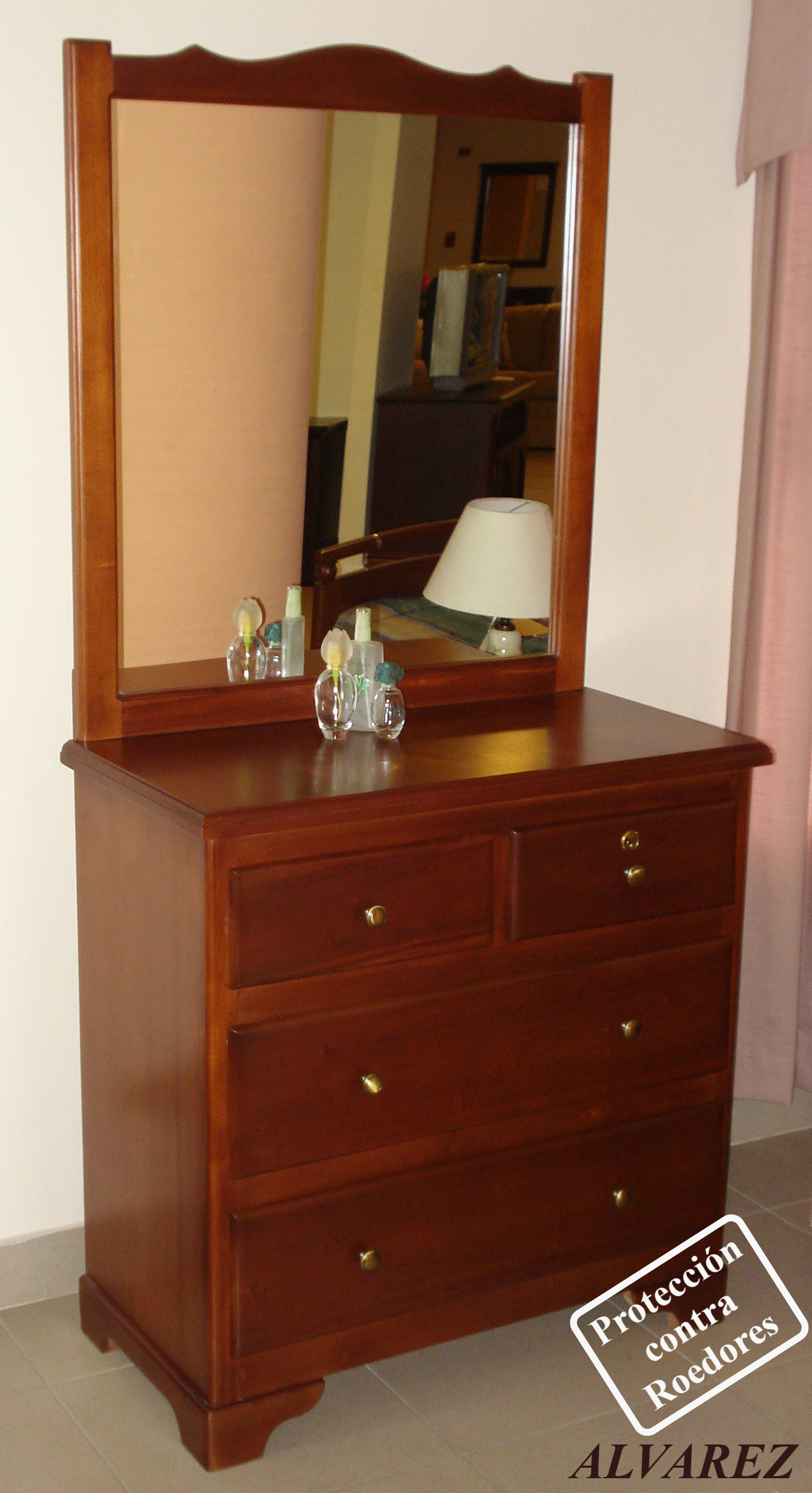 COMODA 34x34 - con rótulo - con protección.gif