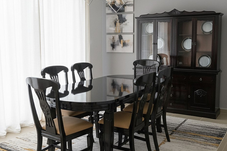 Mesa Florencia 6S con Sillas Montecarlo Nogal con Aparador y Vitrina P85 - IA - 2.jpg