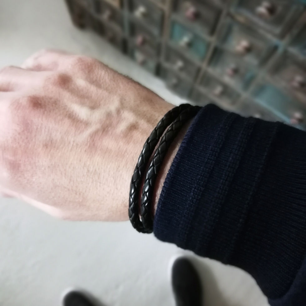 サムネイル： ダブルラップブラウンレザーストラップと「Limpide」クラスプ
