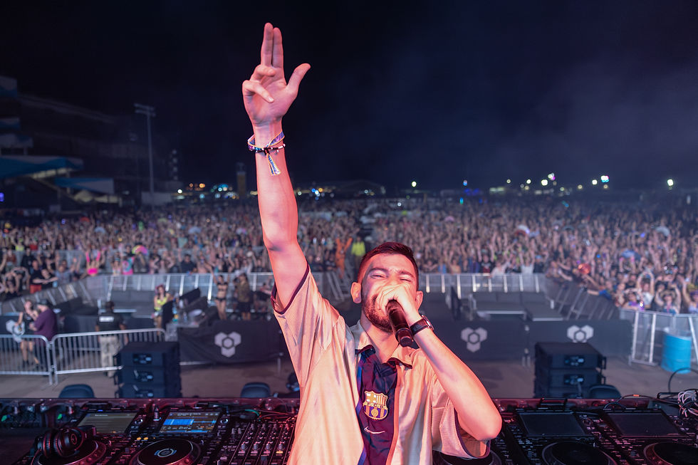 Hamdi with the crowd at Goldrush photo by Viplav Pimrale