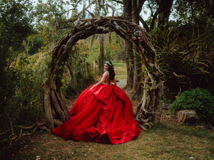 Fotografia de quinceañera en su sesión formal en lugar natural en monterrey, nuevo león.