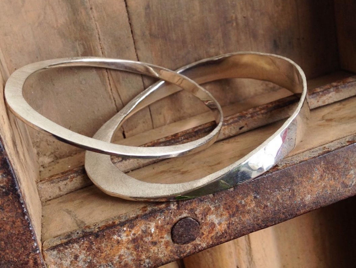 Double taper Bangle