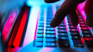 Melegekre specializálódott internetes csaló bukott le