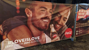A Coca-Cola fiúk bemutatkozása