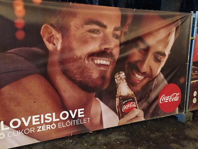 A Coca-Cola fiúk bemutatkozása