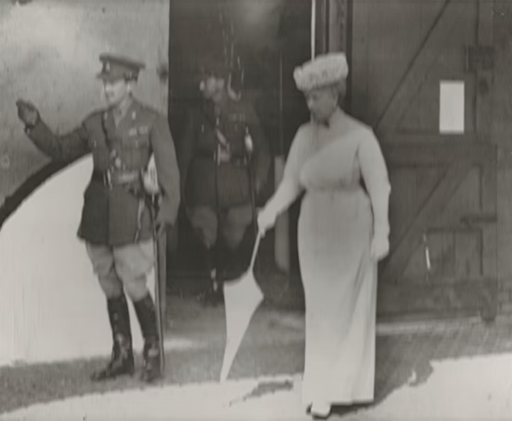 Colonel Neilson with Queen Mary inspecting the troops
