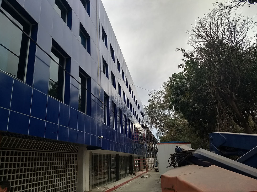 Fachada de aluminio compuesto