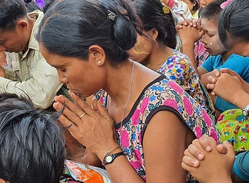 Chin praying closeup.jpg