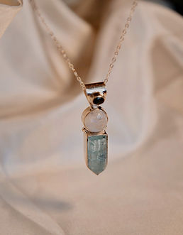 Multi-stone necklace