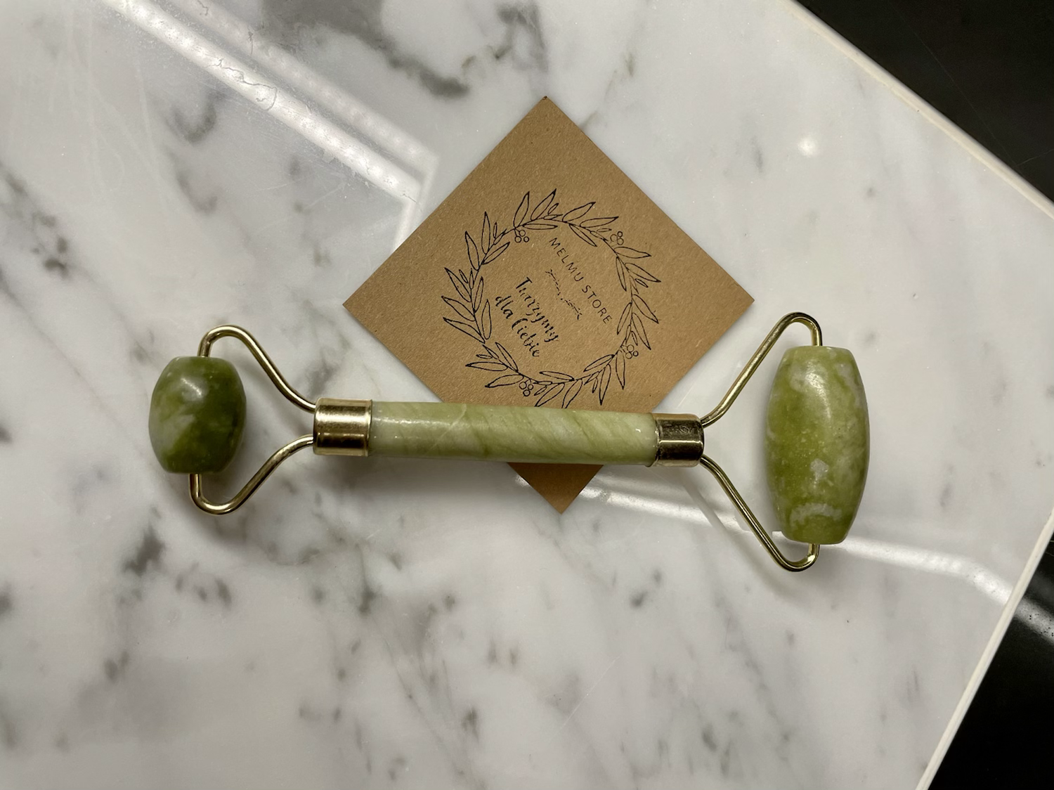 Roller do masażu twarzy z Jedeitu