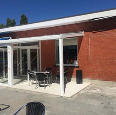 veranda met glazen terrasoverkapping