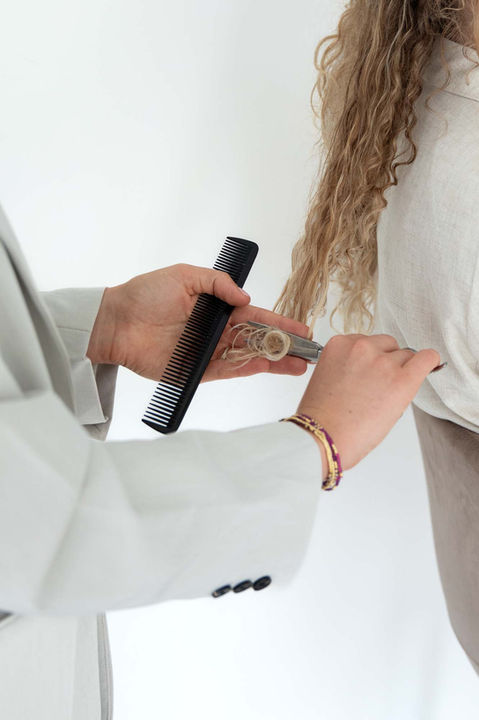 haar knippen van de bruid