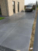Blauwsteenkleur gepolierde beton gezaagd in tegels te Beerst