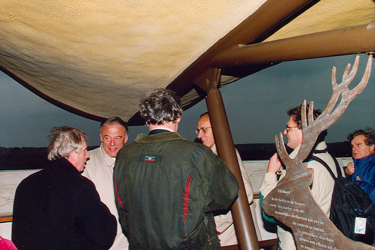 Opening van de observatiepost de Elsberg in het Nationaalpark Veluwezoom Door minister Hans Van Mierlo en de voorzitter van natuurmonumenten de heer Pieter Winsemius